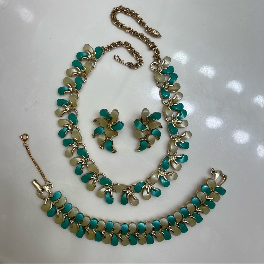 Vintage Parure: Necklace, Bracelet, Earrings Ensemble - Picture 7 of 7